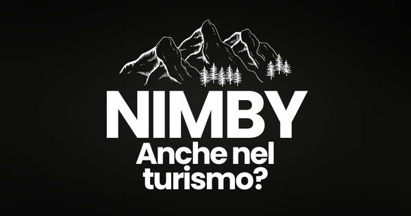 Fila di turisti davanti a una funivia nelle Dolomiti – simbolo del dibattito su overtourism e NIMBY